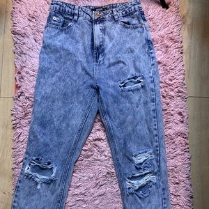 MISSGUIDED BAGGY RIPPED JEANS